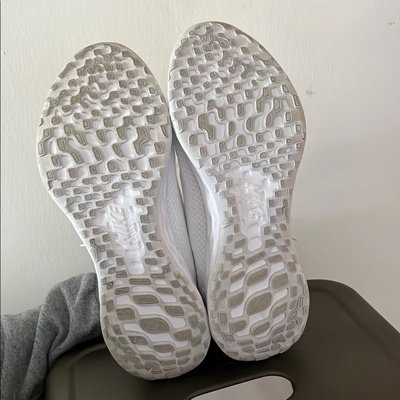 White Nike Running Shoes - Picture 6 of 7